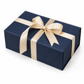 Geschenkbox 30 x 20 x 10 cm aus Karton Dunkelblau/Creme mit Satinband - rechteckige Geschenkverpackung
